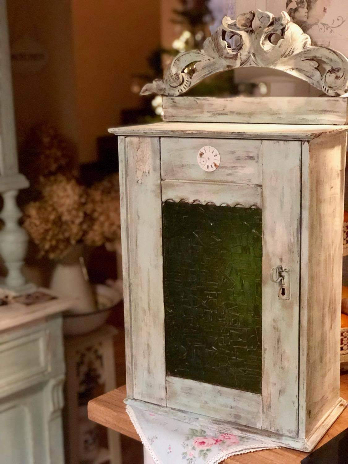 Vintage szafka z pięknym dekorem