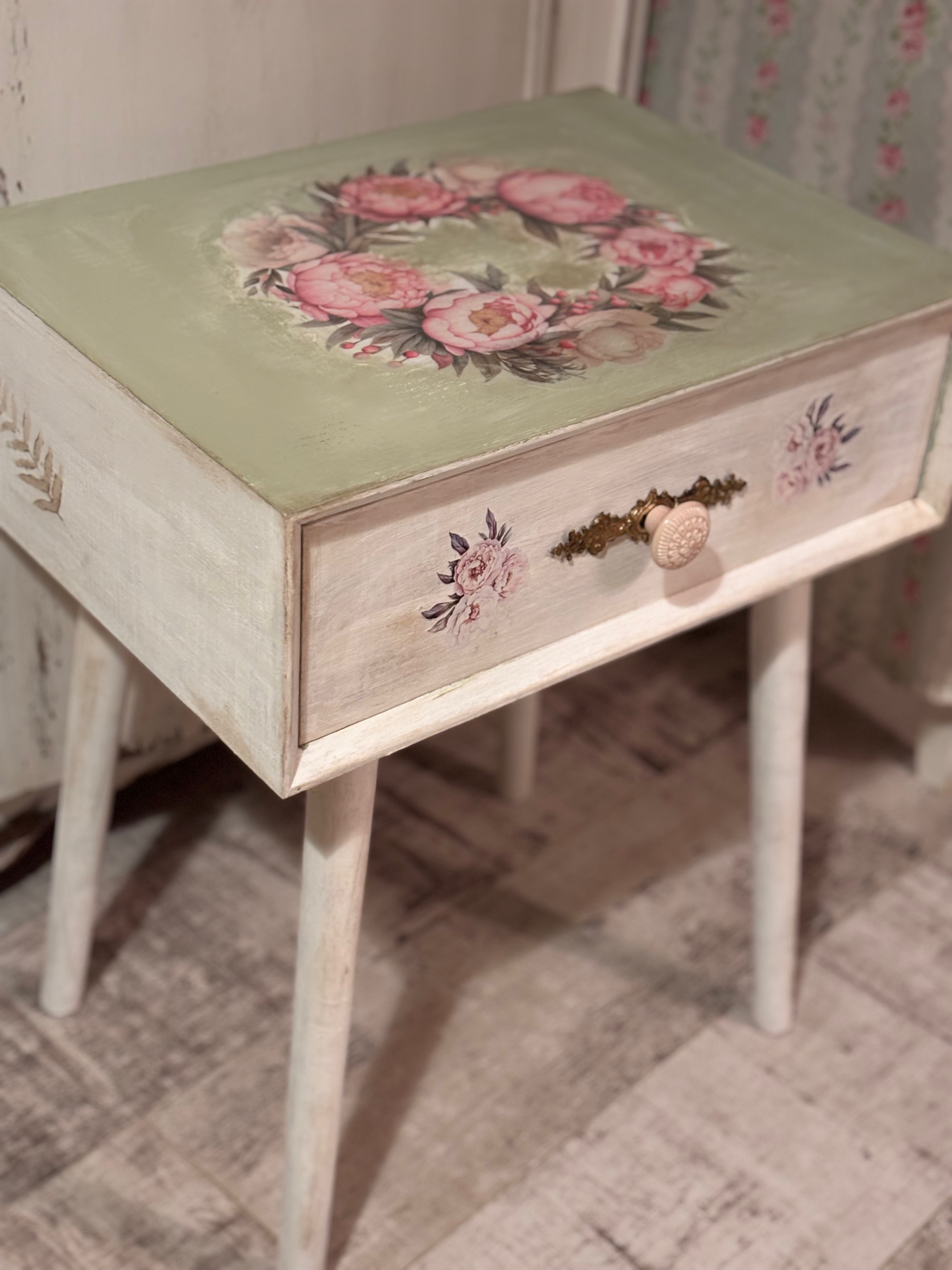 🍃Stolik z szufladką🌸