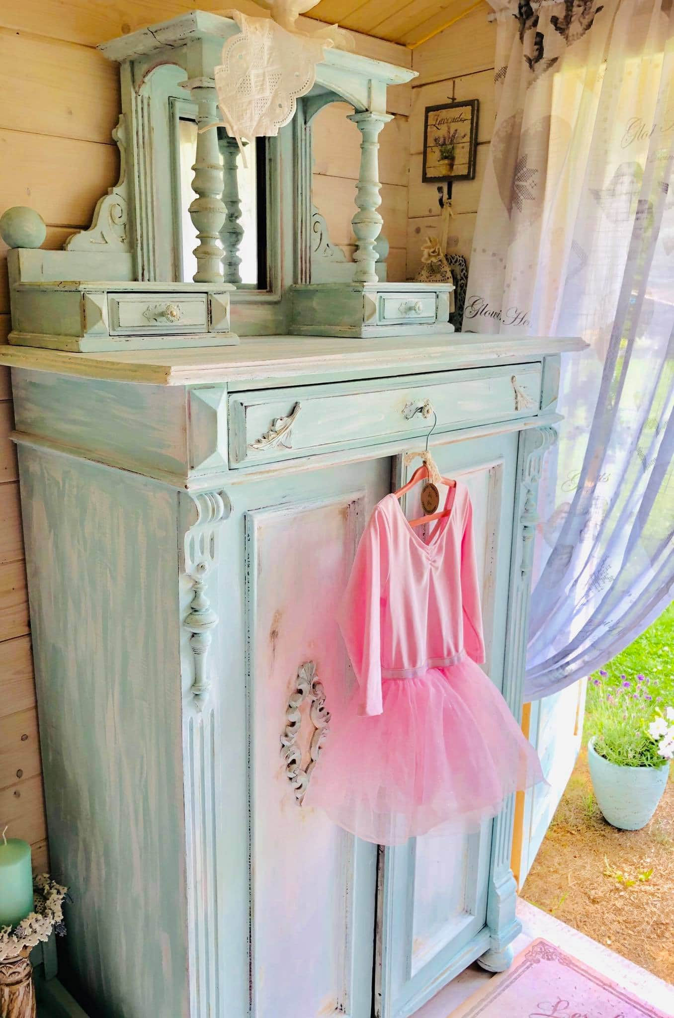 Kredens, toaletka z nadstawką