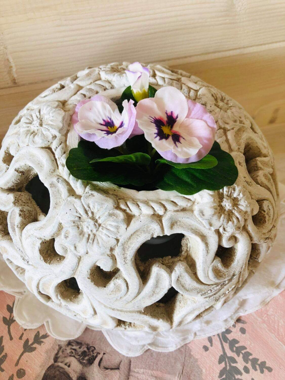 Świecznik kamienny Shabby chic