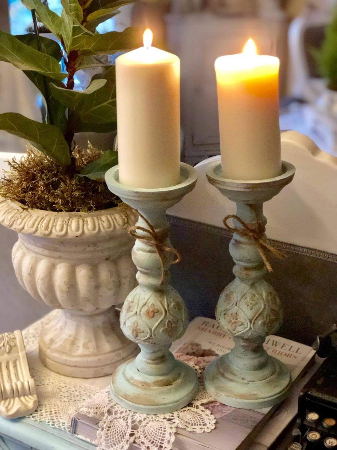 Świecznik Shabby chic muśnięty miedzią