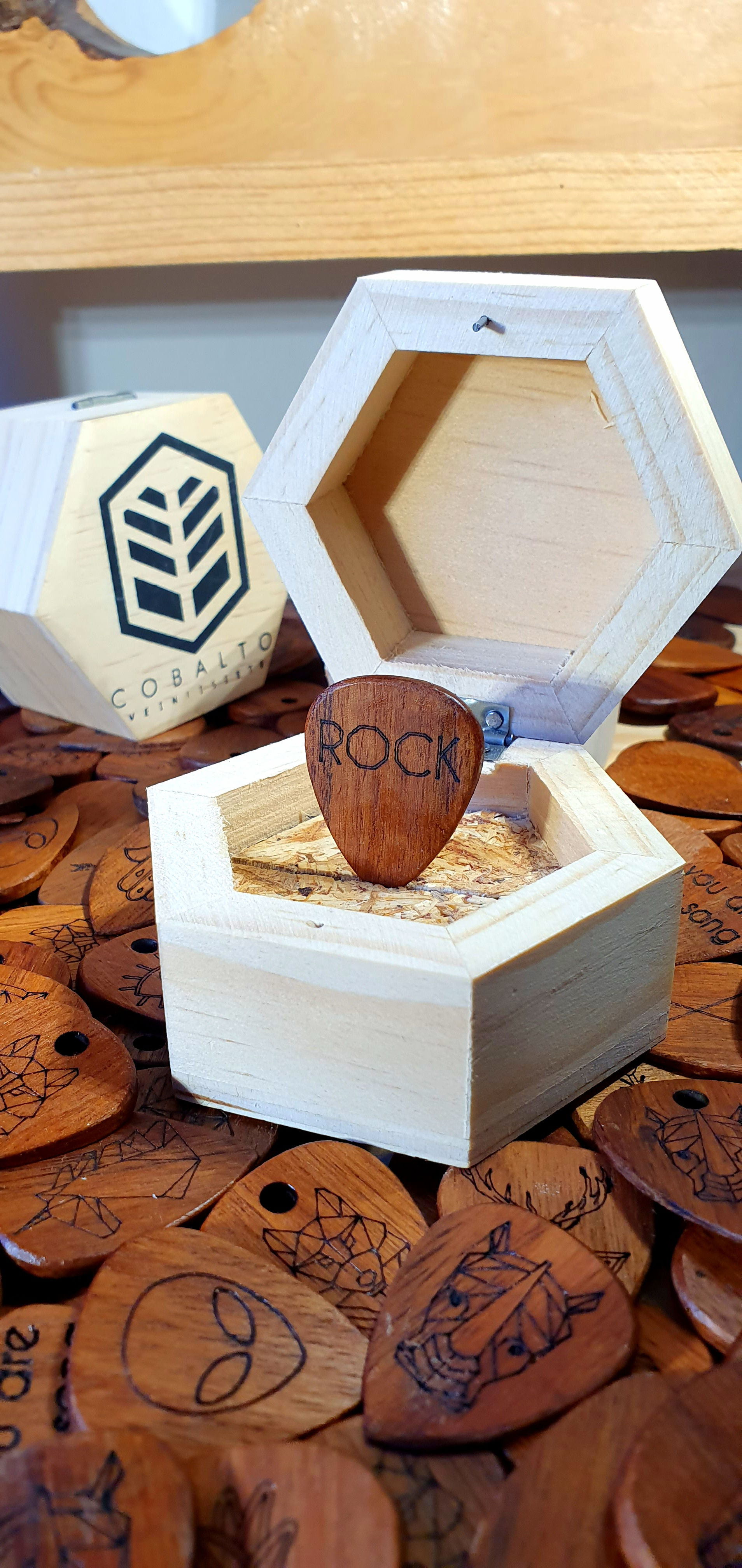 Plumilla de madera (Rock)