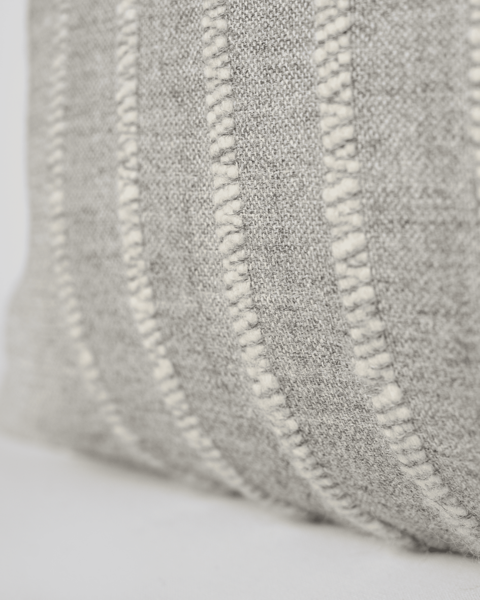 Thumbnail: Detail AQO Alpaca Cushion