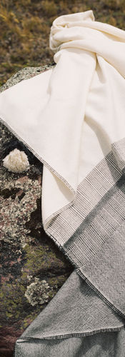 Sierra home presents the perfect accessories for your home decor. Ethic and natural blankets, handmade by artisans with alpaca wool. Get your online. Manta de alpaca, manta para invierno, manta de lana, manta de lujo, home decor, decoración de salón