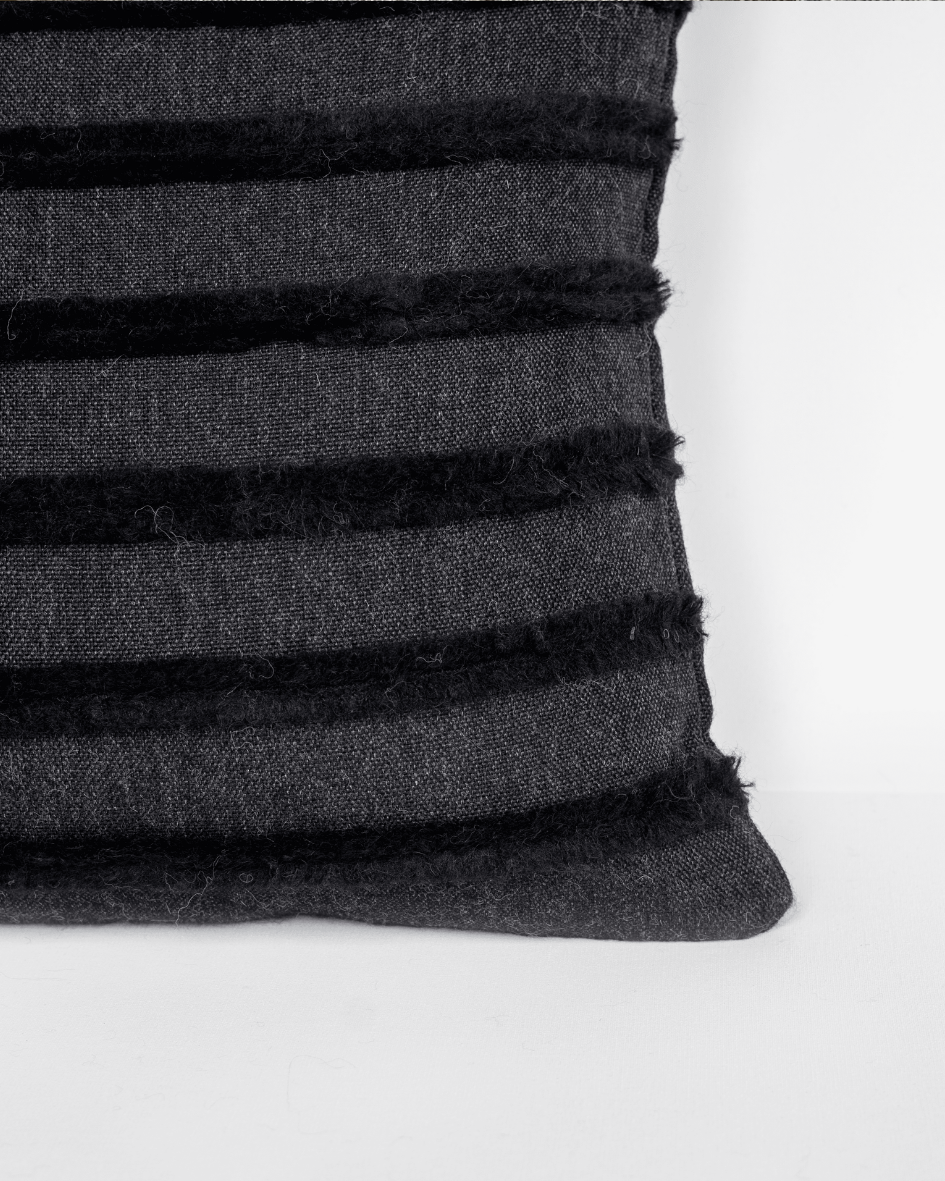 Miniatura: Side view AMPI Alpaca Cushion