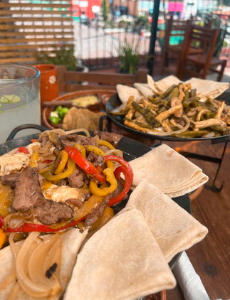 alambre con pollo y de res