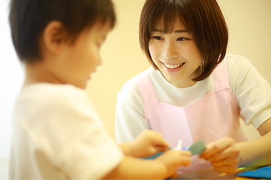 保育士と子供
