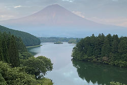 海と山と街で育む