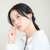 悩む女性