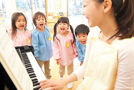 思いやりを育む集団生活