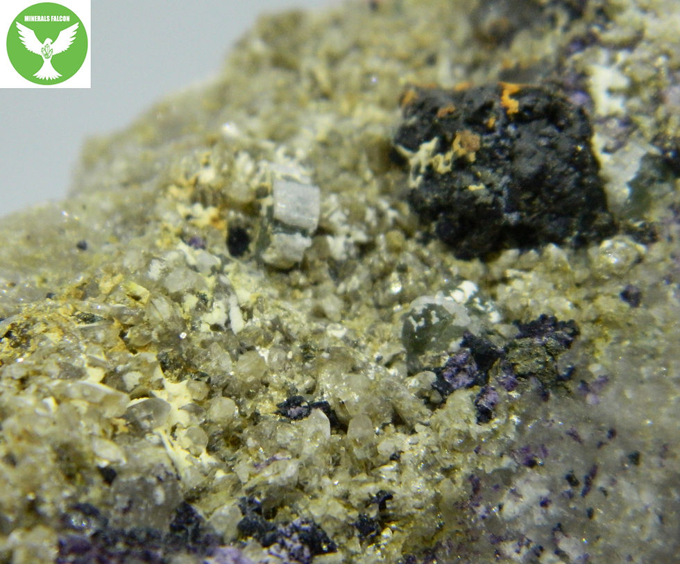 Miniatura: Apatit, sfalerit Krásno, Hubr ( Eng.: apatite, sphalerite )