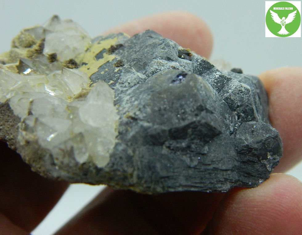 Miniatura: Pyromorfit, galenit Stříbro ( Pyromorphite, galena )