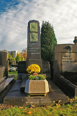 Graf Leon Vandevliet, begraafplaats Berchem, perk 26C