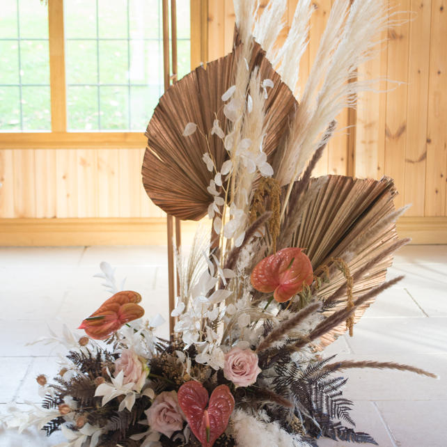 'Toffee' rose, 'Cognaca' anthurium and dried ruscus ceremony arch
Colshaw Hall