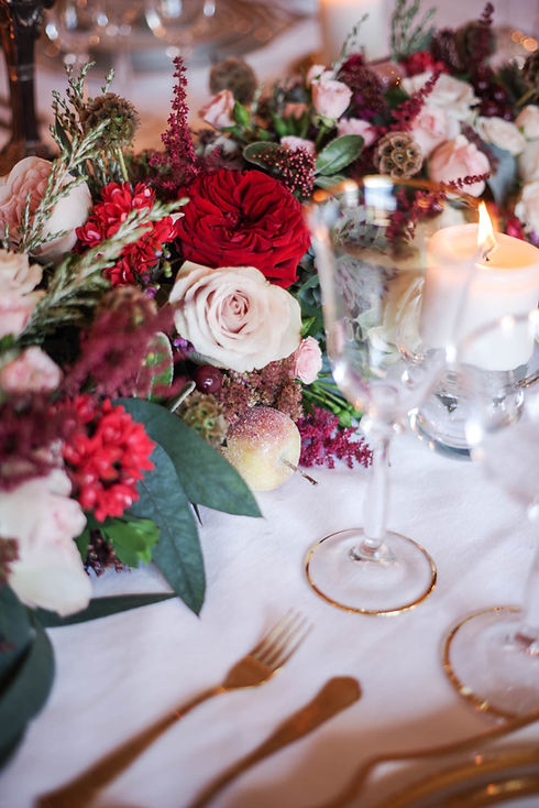 Christmas dinner table flowers by Jacqui O floral designer and stylist, Cheshire