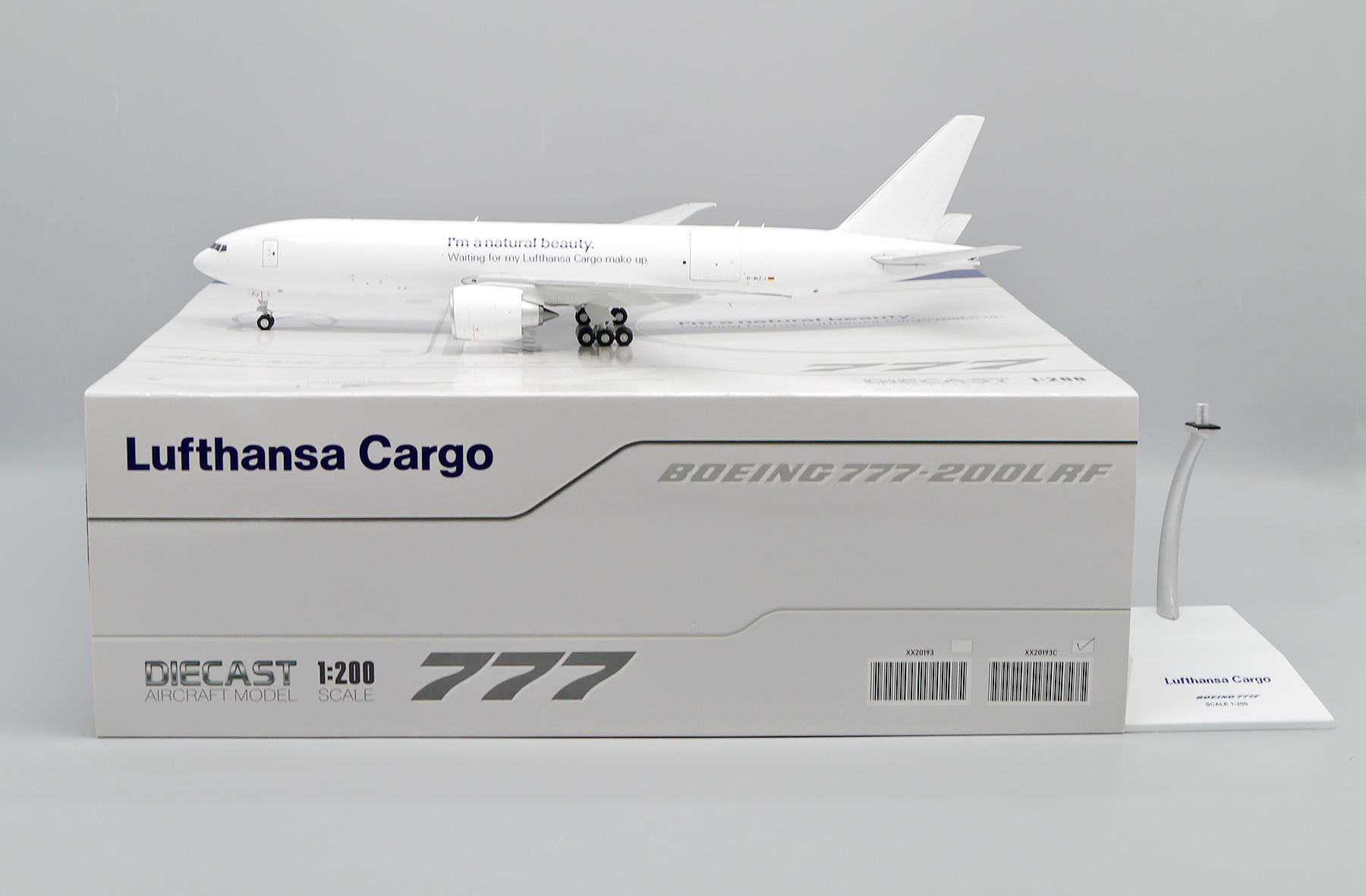 “Interactive” Lufthansa Cargo B777-200 LRF D-ALFJ JC Wings 1:200 XX20193C
