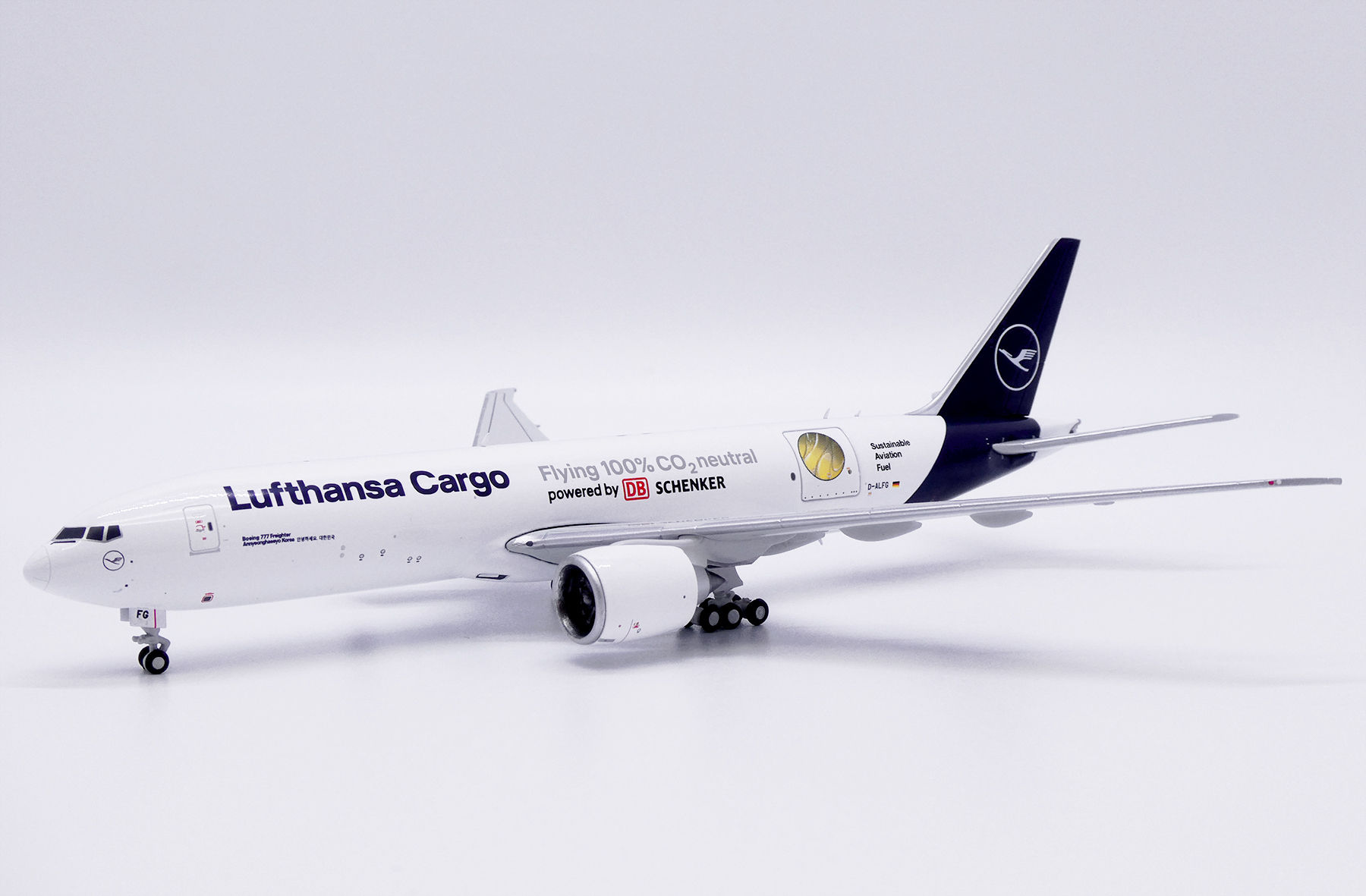 “Interactive” Lufthansa Cargo B777F D-ALFG JC Wings 1:400 Diecast XX40226C