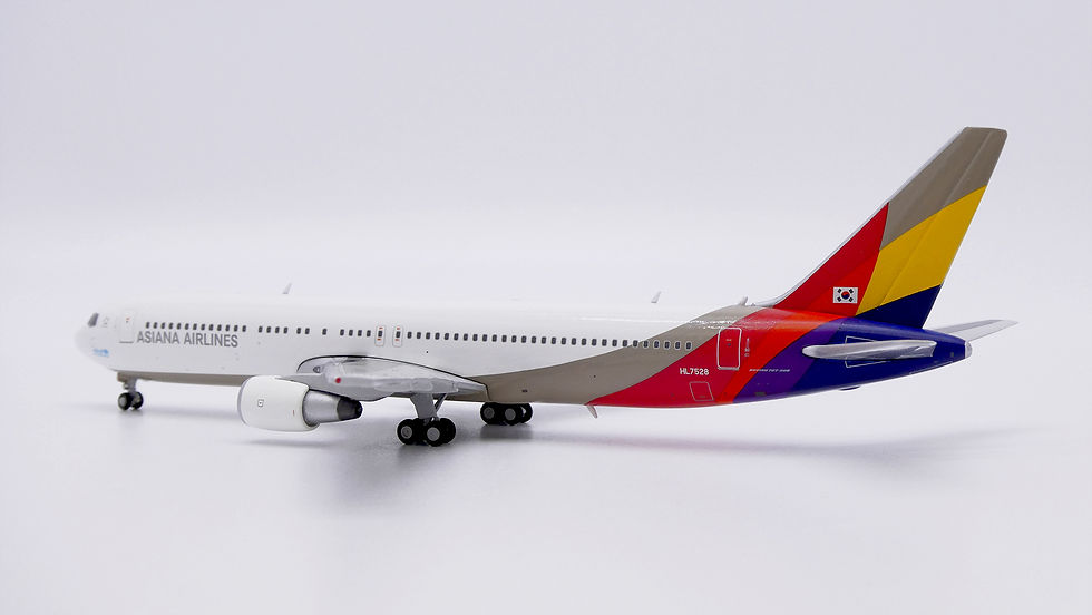 Thumbnail: Asiana Airlines B767-300 HL7528 "Last Flight" JC Wings 1:400 Diecast XX40668