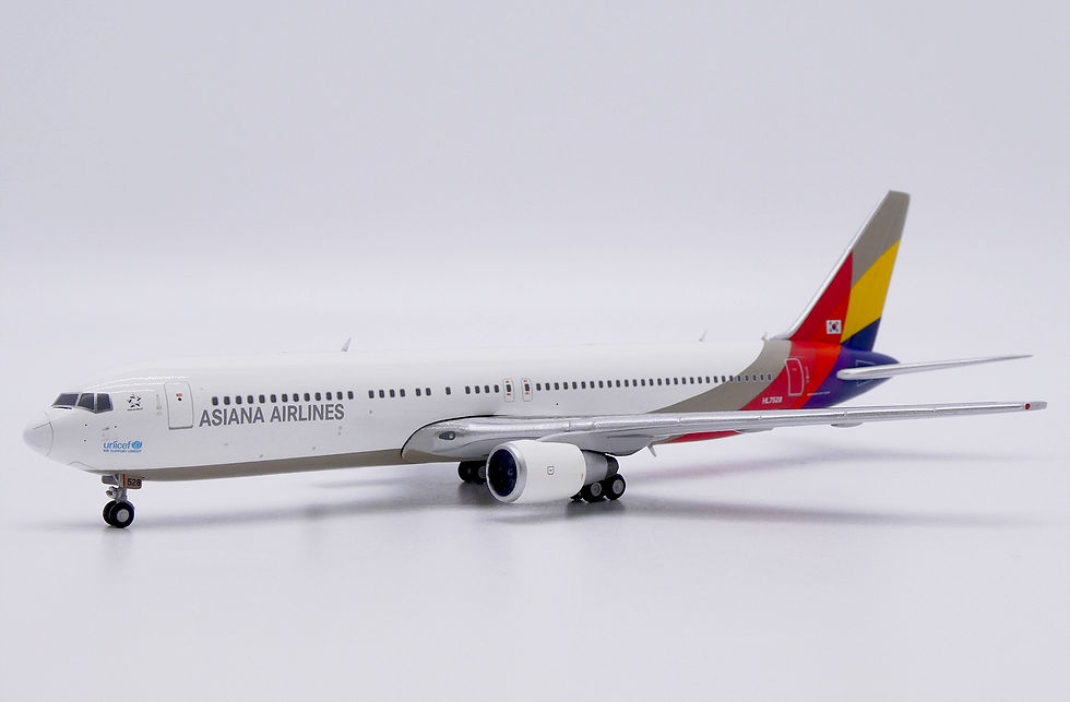 Thumbnail: Asiana Airlines B767-300 HL7528 "Last Flight" JC Wings 1:400 Diecast XX40668