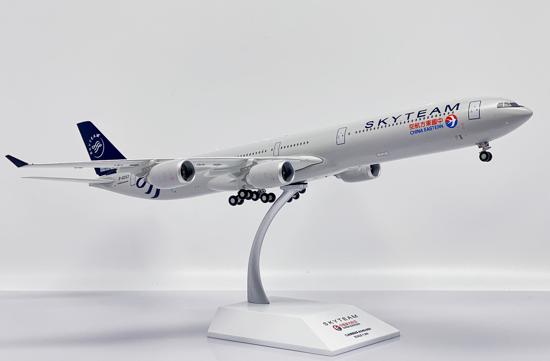 China Eastern A340-600 Reg: B-6053 "Skyteam" JC Wings 1:200 Diecast XX20322
