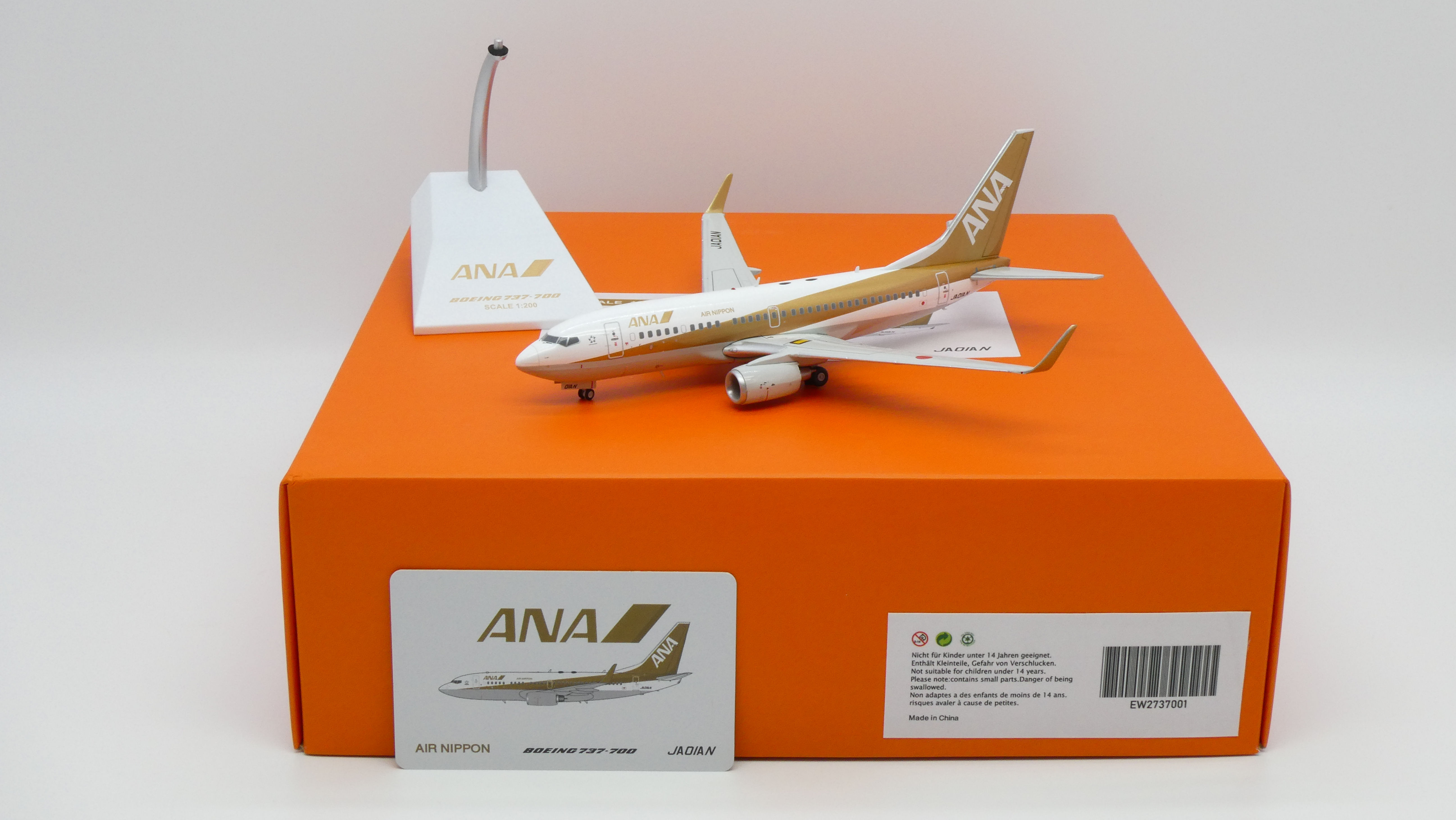 ANA B737-700 Reg: JA01AN EW Wings Scale 1:200 Diecast model EW2737001 (E+)