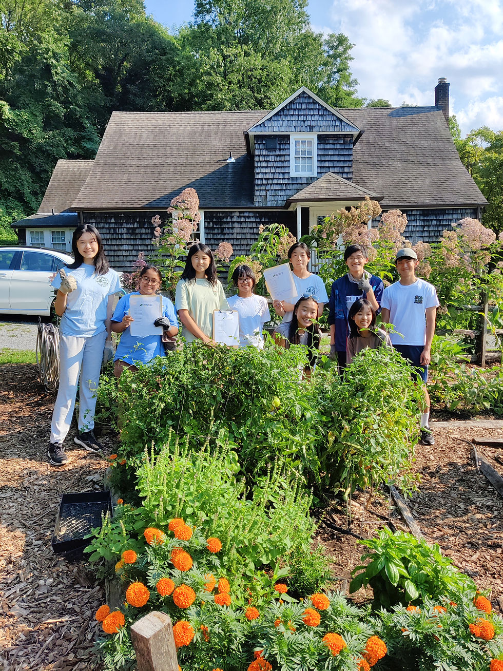 Karolyn (first from right, front row) participating in monarch and milkweed community science data collection during the RTR Program.