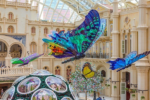 range of cake and chocolate gift packagiThe "Butterfly Pavilion" promotion, an installation at the MGM Macau.