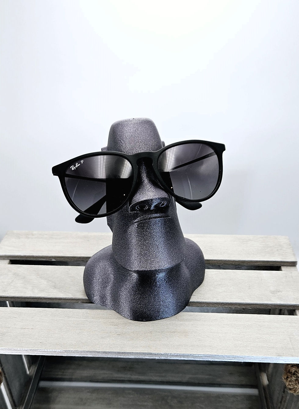 Thumbnail: Moai Glasses Holder
