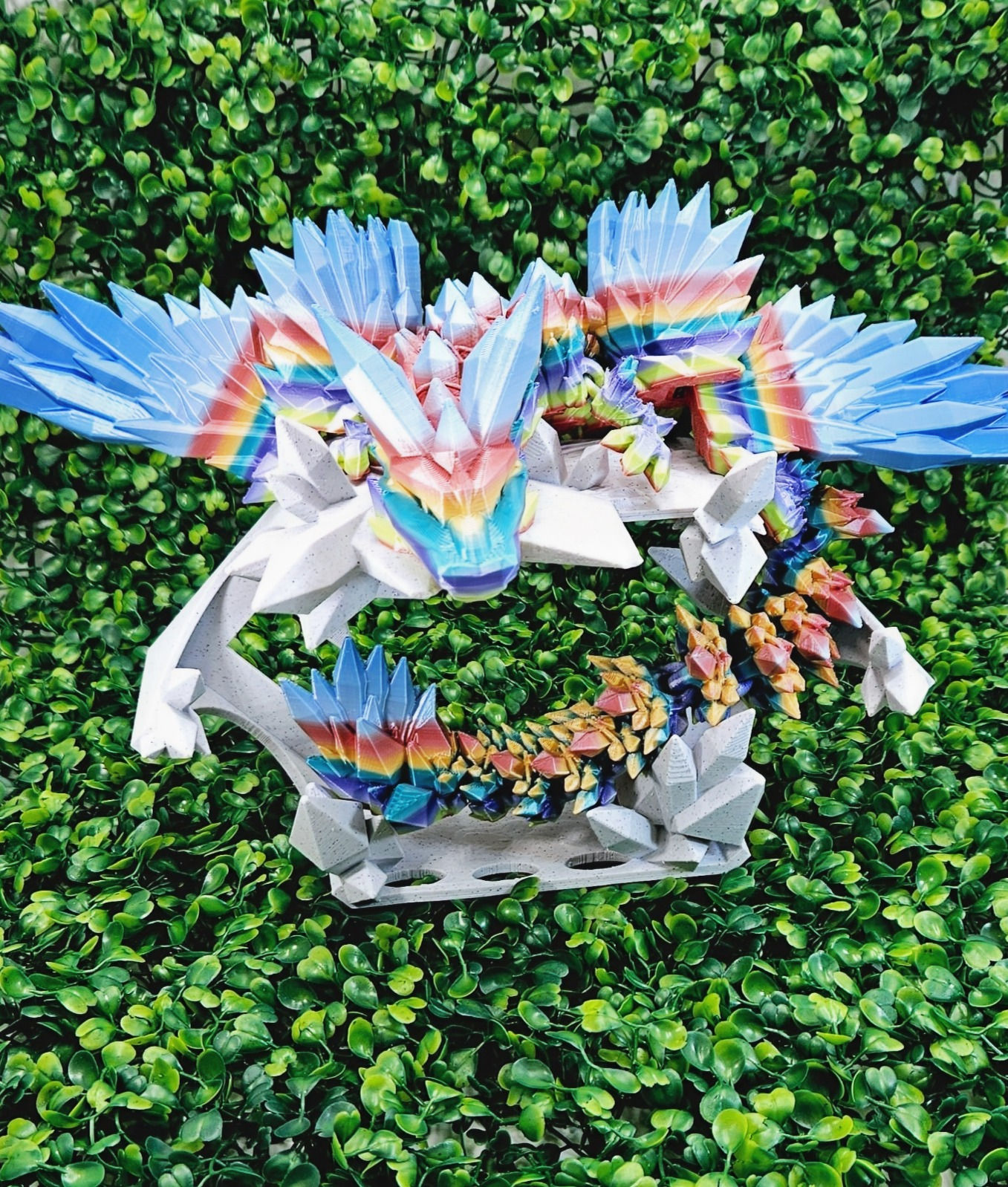 Dragon stand wall mountable