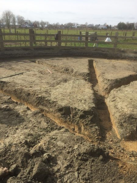 Aanleg van longeerpiste en drainagebuis onder visgraat (4)