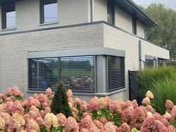 Modulo buitenjalouzie in verstekhoek