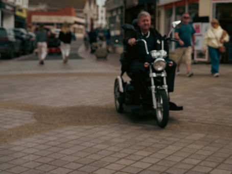 Fading Memory on Three Wheels