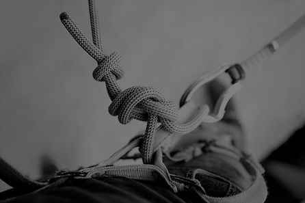 Image of a rope/knot in black and white