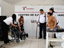 Llevan apoyo y movilidad a adulta mayor del CEDES Victoria