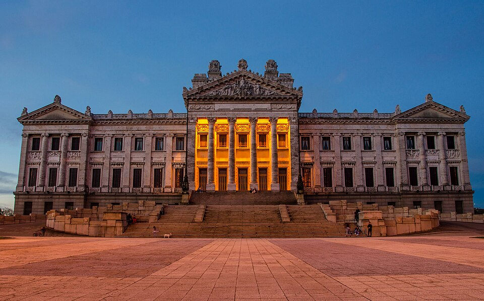 Atardecer_en_el_Palacio_Legislativo-1.jpg