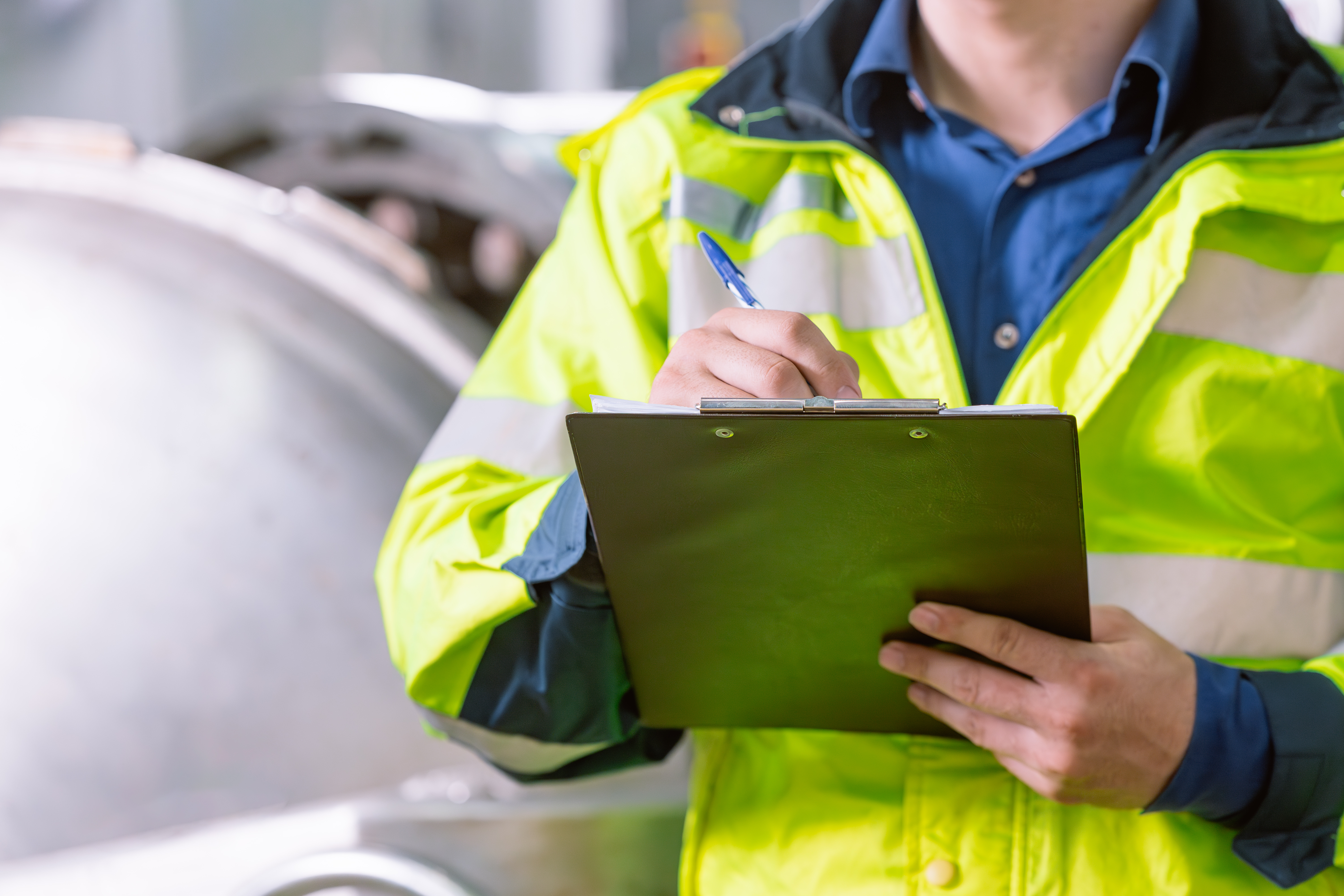 engineer-staff-worker-write-note-checking-routine-2026-03-19-23-11-08-utc.jpg