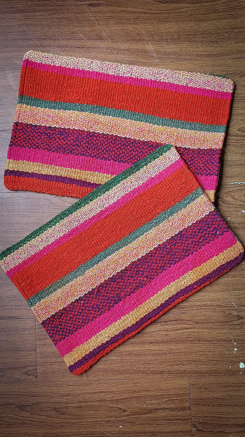 Telar de lana de oveja tejido artesanalmente