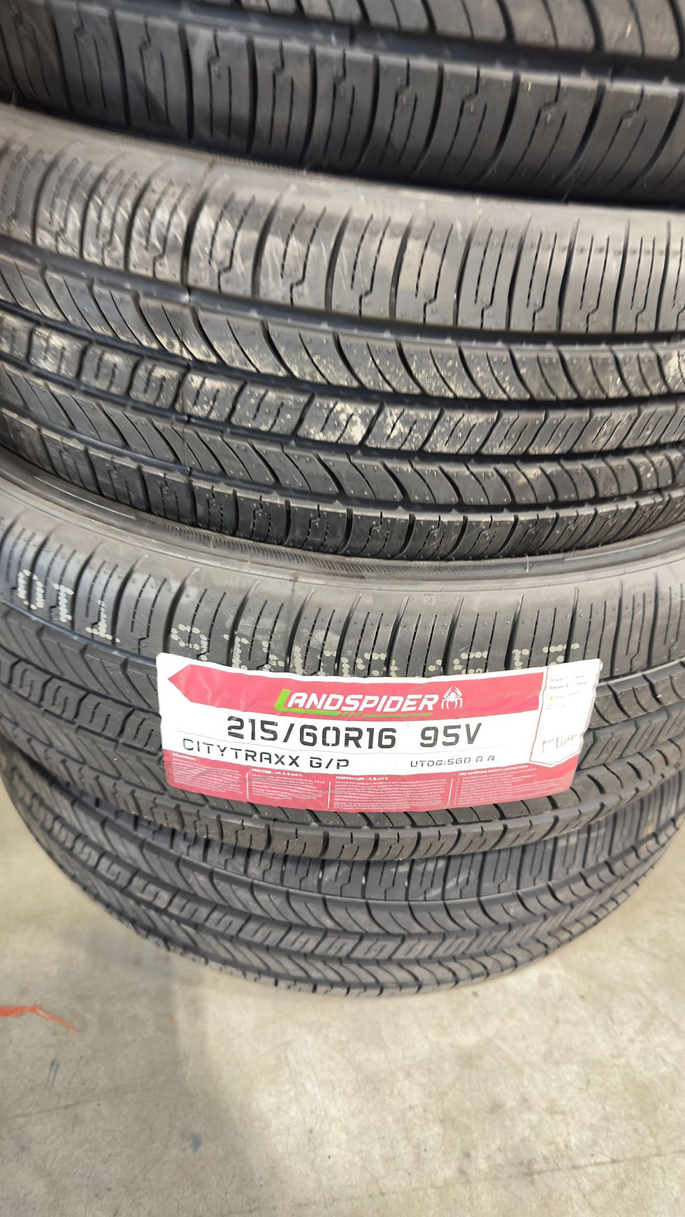 215/60R16 95V