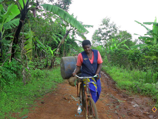 Joyeuse déconstruit les stéréotypes en gagnant sa vie à vélo