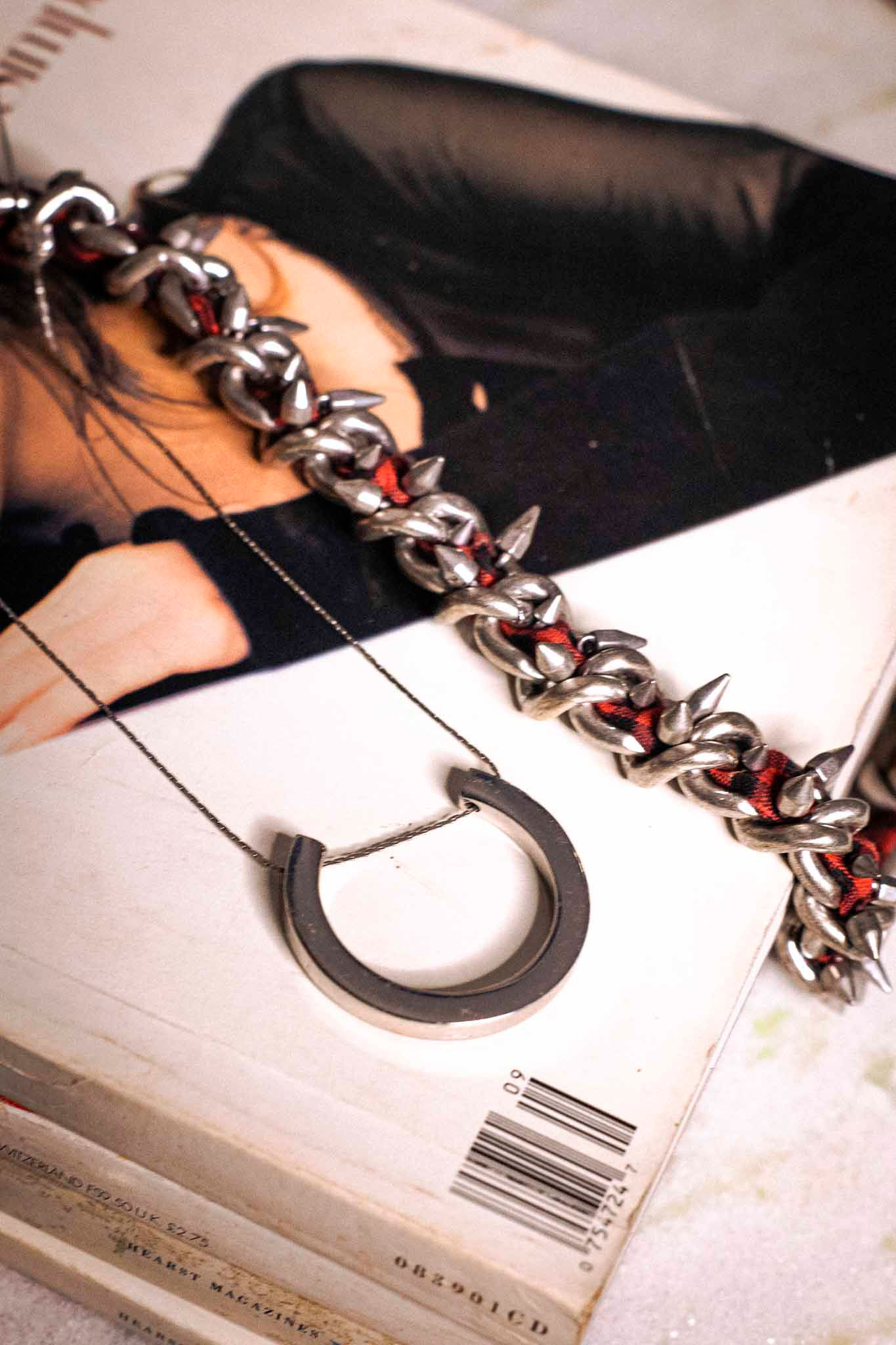 Colar Ferradura de Metal