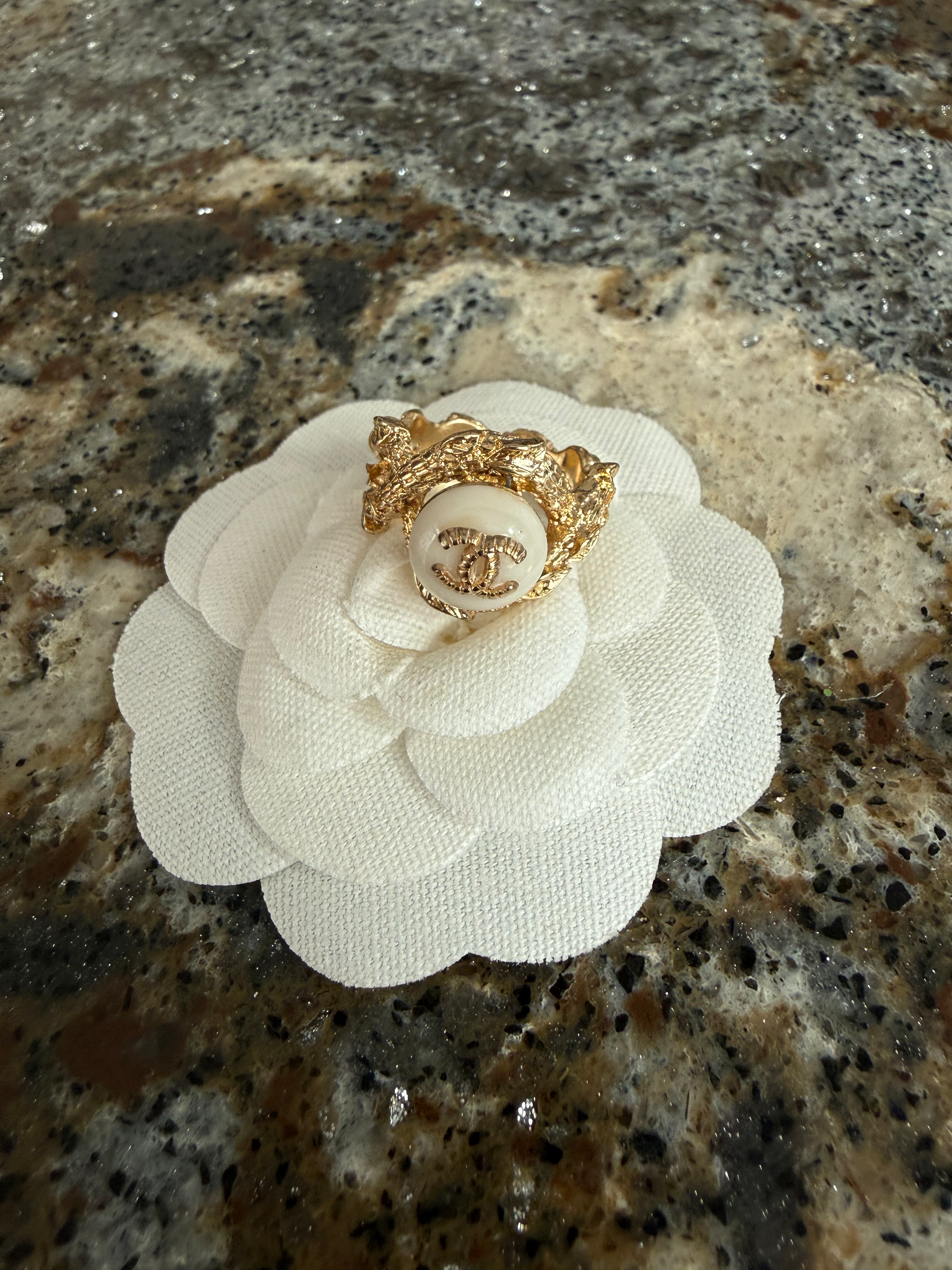 Jan26 Gold Vine and White Enamel Ring