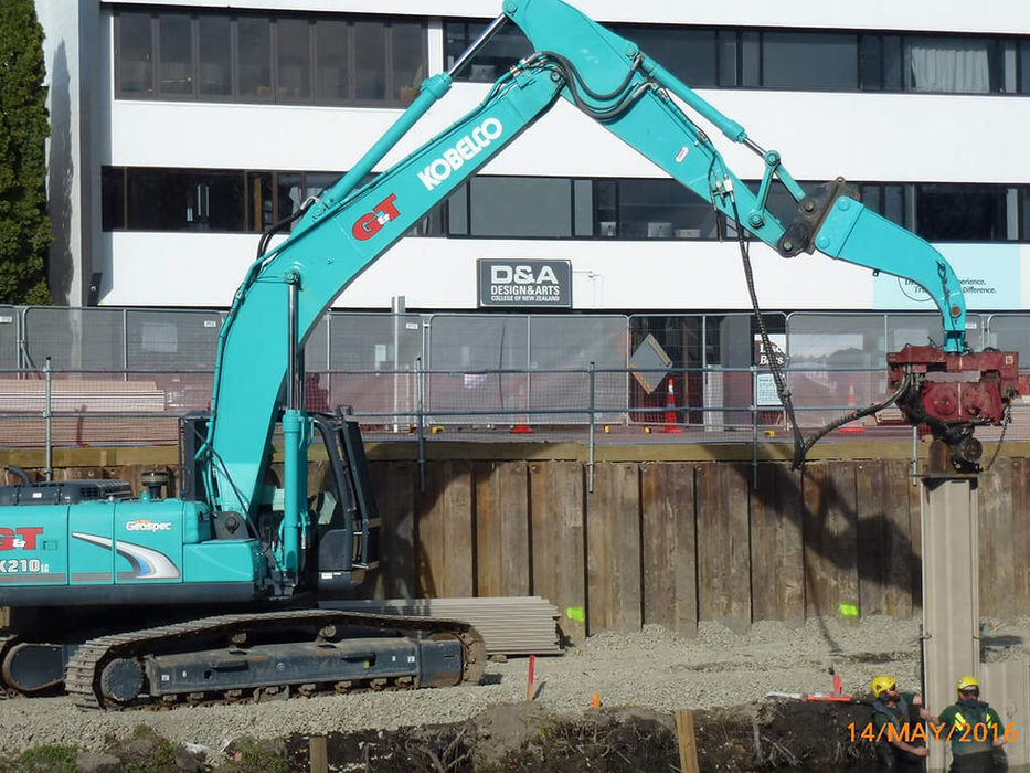 Kobelco SK210 Excavator