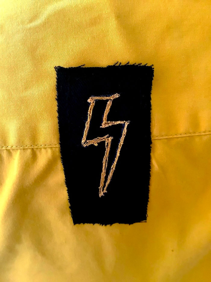 Miniaturbild: Unique shirt by Cosy Riot, free motion sewing, preloved, alternative design, Avantgarde fashion, modern punk style, flash