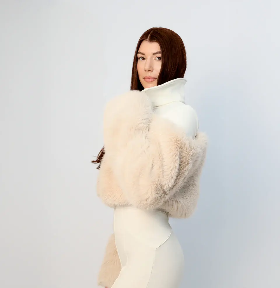 Blancre_Faux_fur_side.png