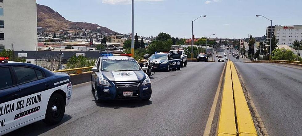 Evitan Municipales suicidio en puente de la Avenida Colón