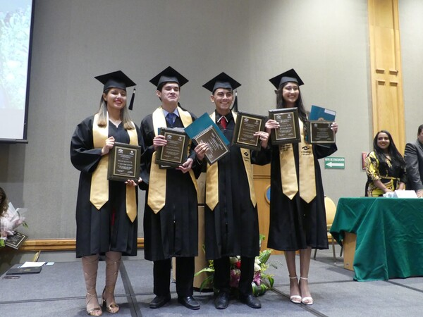 Se gradúan 375 estudiantes de los planteles I y II del Conalep de Chihuahua