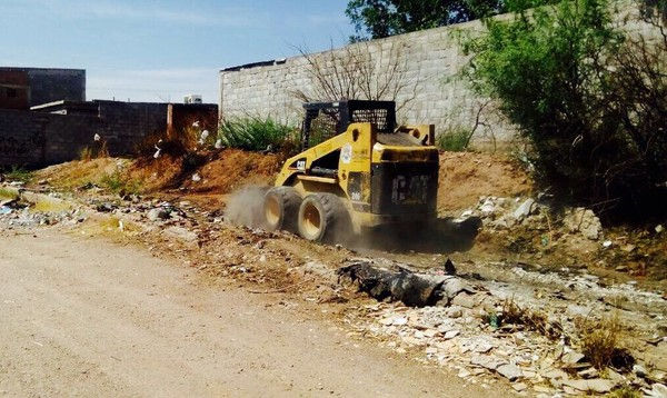 Limpia Gobierno Municipal tiradero clandestino de basura en colonia Real de Minas