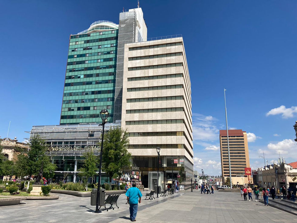 Domingo con intervalos nubosos y máxima de 33°C