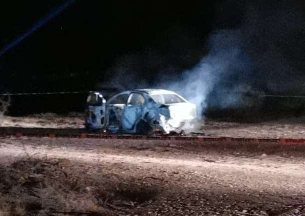 Hallan vehículo y cuerpo sin vida calcinados en Sacramento