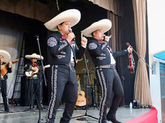 Jóvenes Mariachis pusieron a cantar y bailar al público de Ciudad Delicias en el Festival “Bajo el Cielo de Chihuahua”